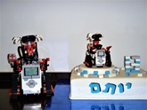 תמונה של עוגת בר מצווה - רובוט לגו