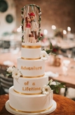 תמונה של עוגת חתונה מתחת לחופה