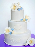תמונה של עוגת חתונה בלבן ותכלת