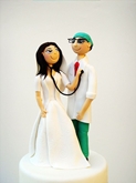 תמונה של עוגת חתונה זוג רופאים
