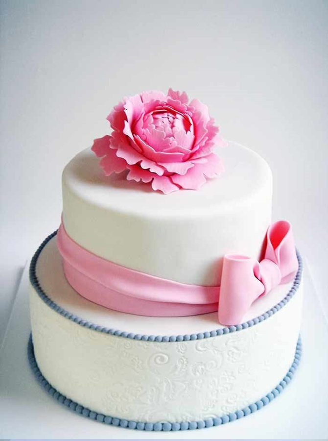 תמונה של עוגת חתונה פרח יחיד ופפיון