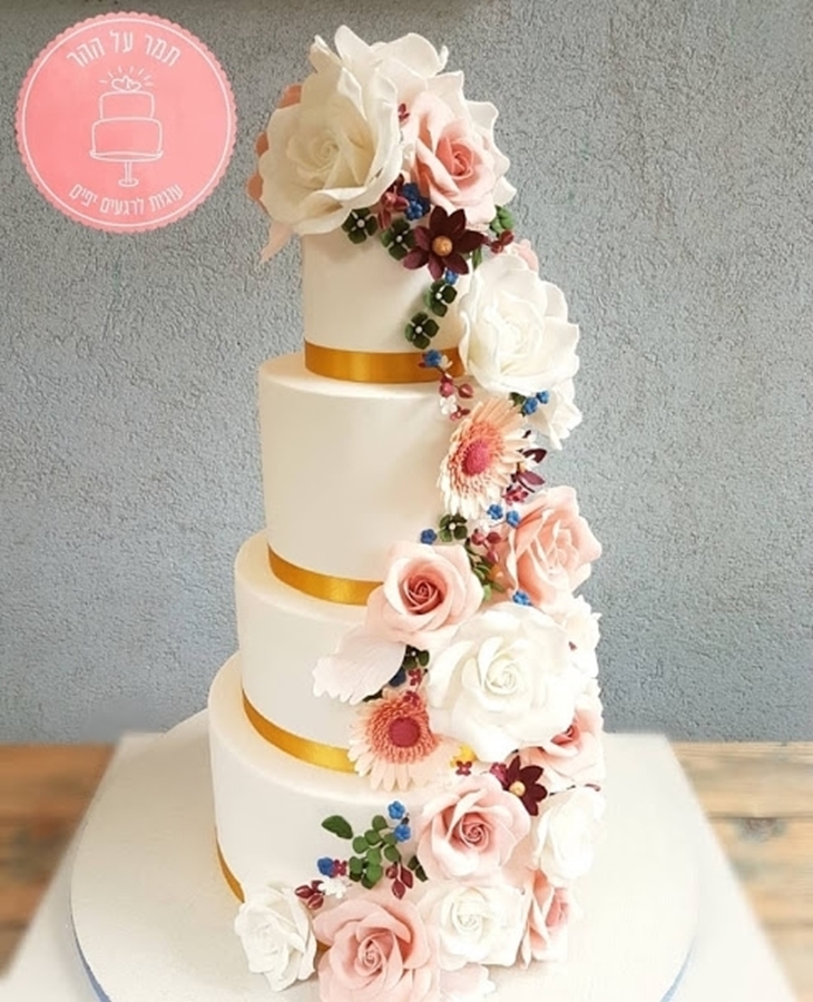 תמונה של עוגת חתונה מפל פרחים
