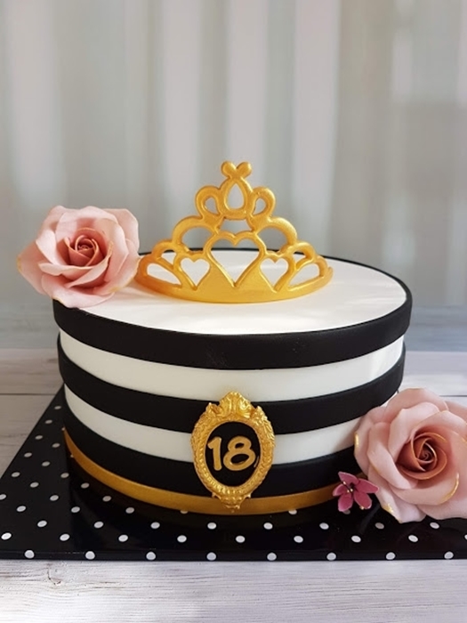 תמונה של עוגת יום הולדת אלגנטית